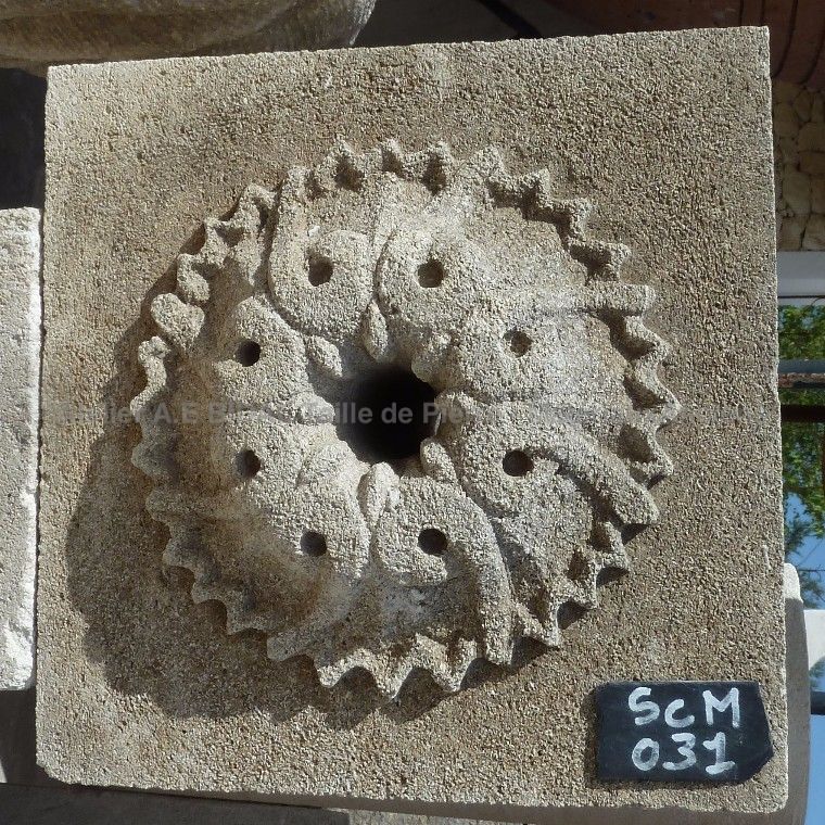 Sculpture en pierre naturelle de Provence d'une rose en pierre  - Atelier Alain BIDAL (Provence)