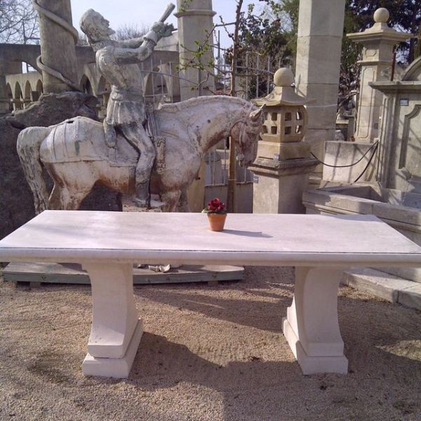 Exceptional table in stone that can be used as a garden table or as a dining table - Atelier Alain BIDAL (Provence)