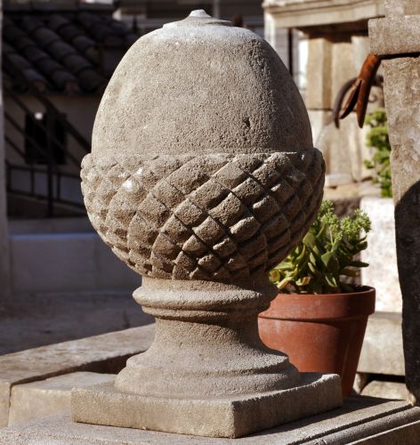 Stone ornament in stone for outdoor use >Handmade<