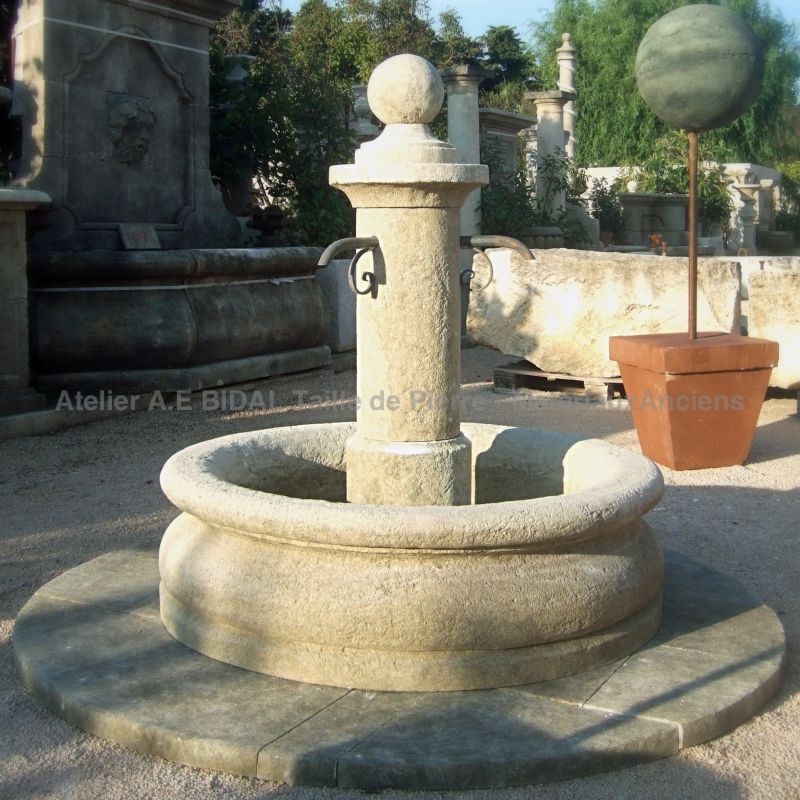 Round garden fountain | Central fountain carved in stone by the atelier Alain BIDAL (Provence).