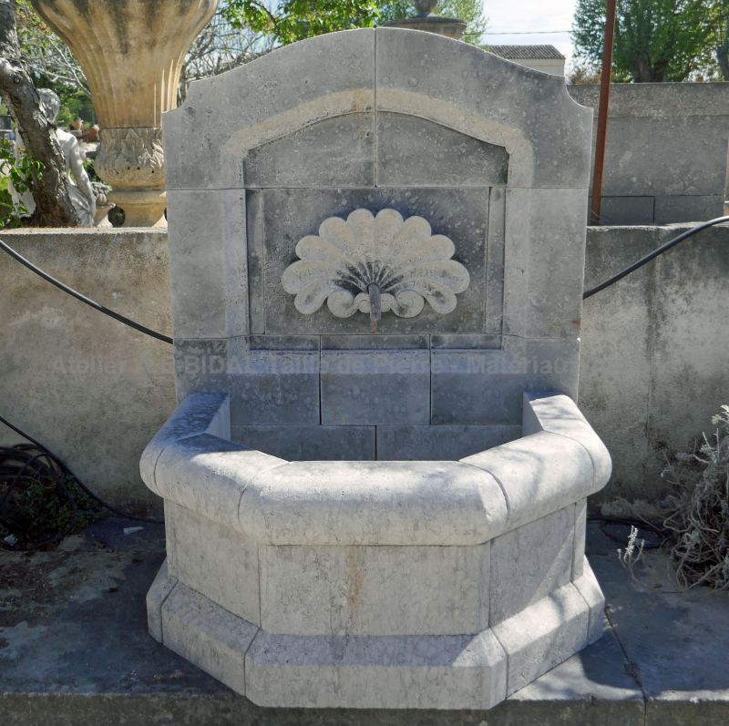 Petite fontaine d'extérieur pour aménagement de la terrasse, du balcon ou du jardin.