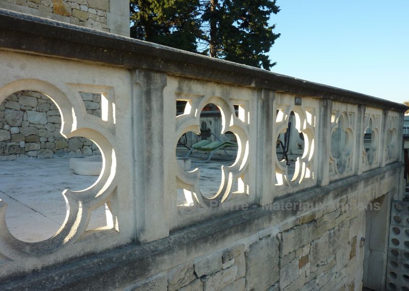 Balustrade extérieure - balustrade de terrasse du tailleur de pierre Alain Bidal.