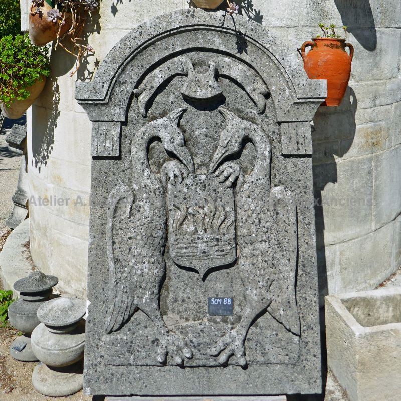 Coat of arms of Isle sur Sorgue hand-sculpted by Atelier Alain BIDAL (Provence)