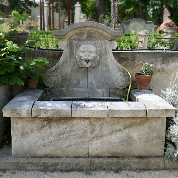 Wall fountain for garden in a natural frost-resistant stone - Atelier Alain BIDAL (Provence)