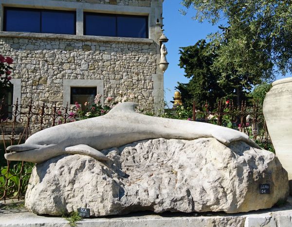 Sculpture en pierre naturelle par l'Atelier Alain BIDAL de l'Isle sur la Sorgue
