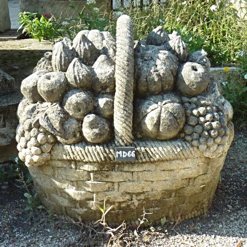 Sculpture en pierre pour la décoration du jardin - par notre tailleur de pierre du Vaucluse