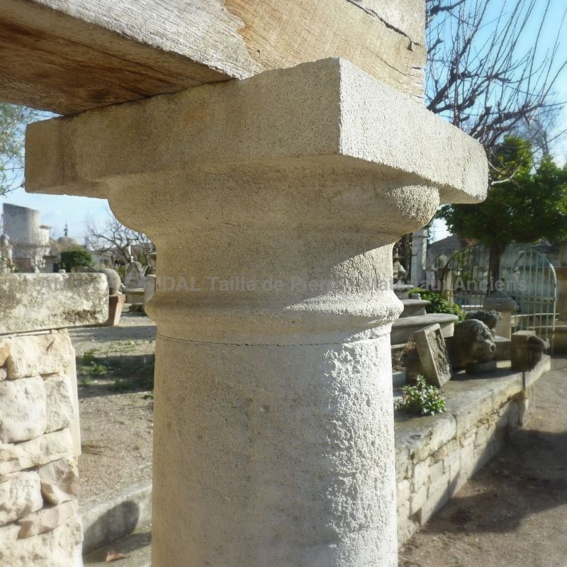 For your outdoor decoration, the toscane column from our stone mason in Provence Alain Bidal.