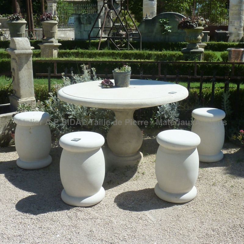 Eco-friendly and sustainable garden stool in stone by the stone cutter of Provence Alain BIDAL
