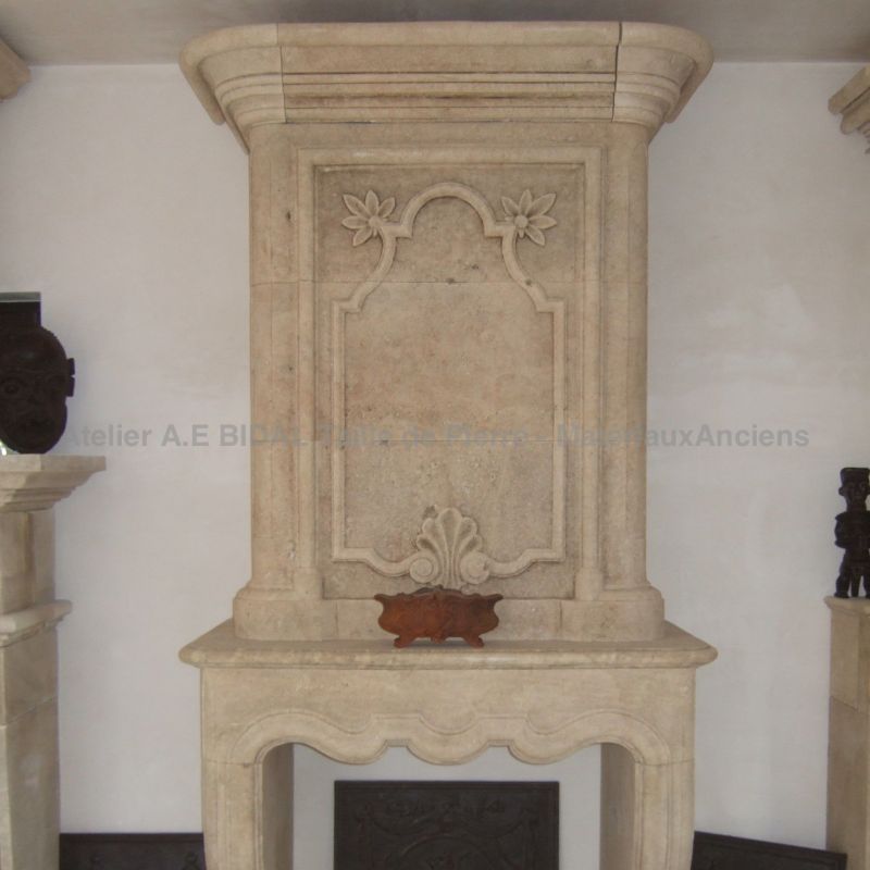 Cheminée louis XV pour insert en pierre taillée de Provence - Atelier Alain BIDAL (Provence)