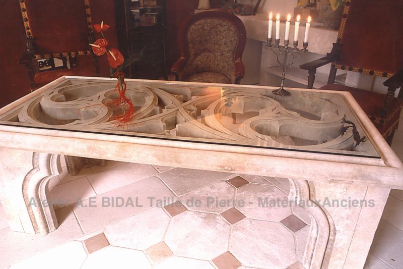 Table en pierre naturelle française, réalisation artisanale selon un savoir-faire ancestral : Alain BIDAL